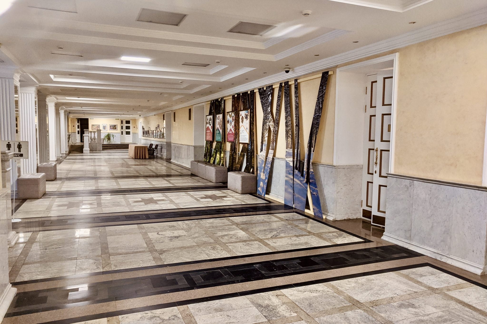 Холл первого этажа (356 м2)