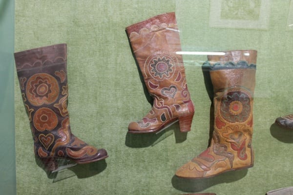 Фото татарские кожаные сапоги