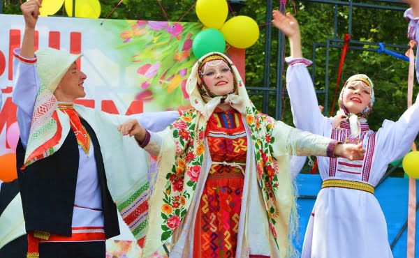 Фото танцующих марийцев на празднике