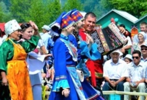 В татарстане на форуме молодежи проведут флешмоб в удмуртских костюмах 1