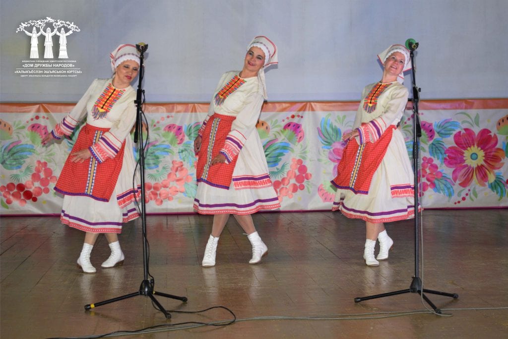Творческие коллективы можгинского района выступили в ижевске 21
