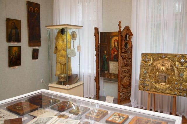 В сарапуле работает выставка русских икон  1
