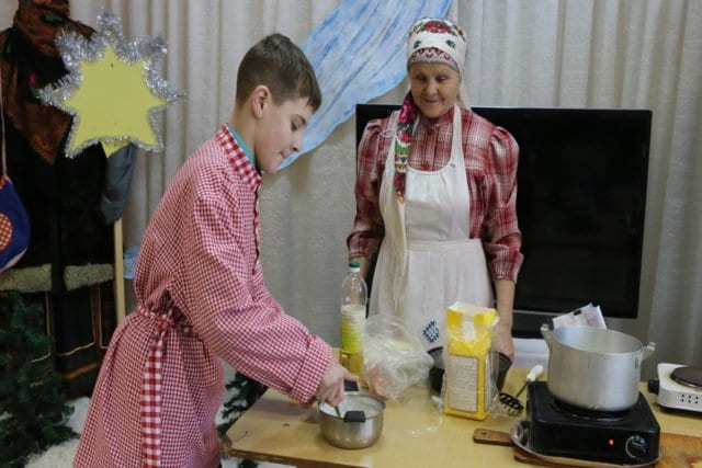 Сарапульских школьников научили готовить удмуртские табани  1