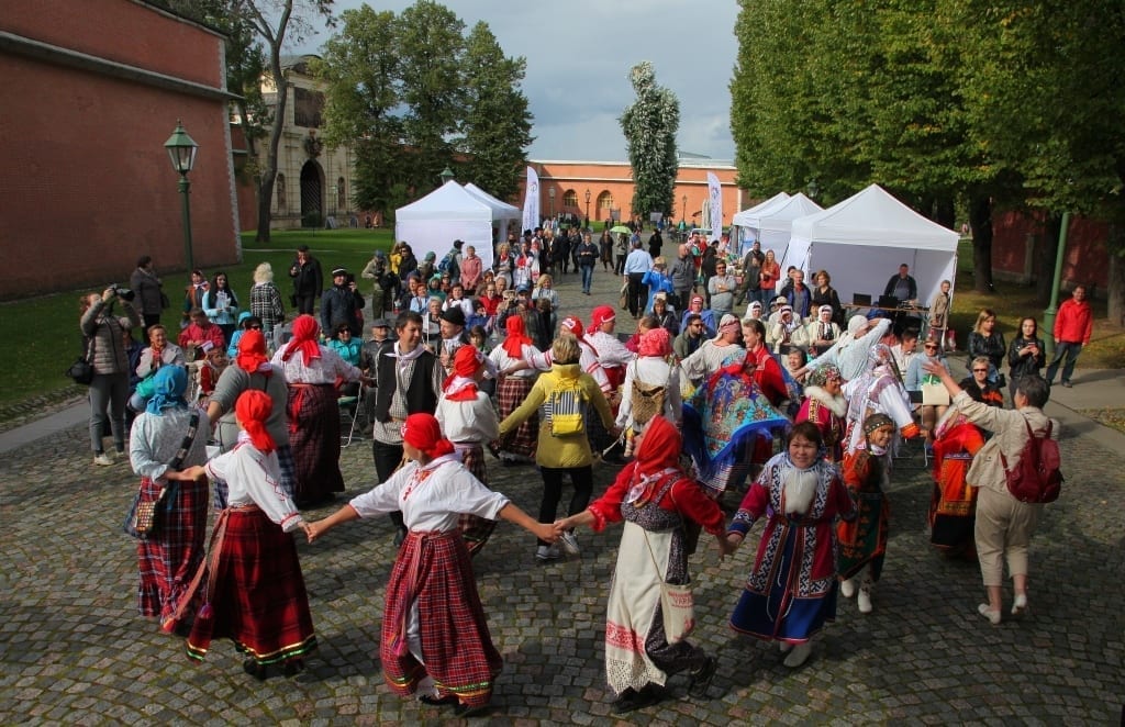 Фото хоровода на фестивале малочисленных финно-угорских народов