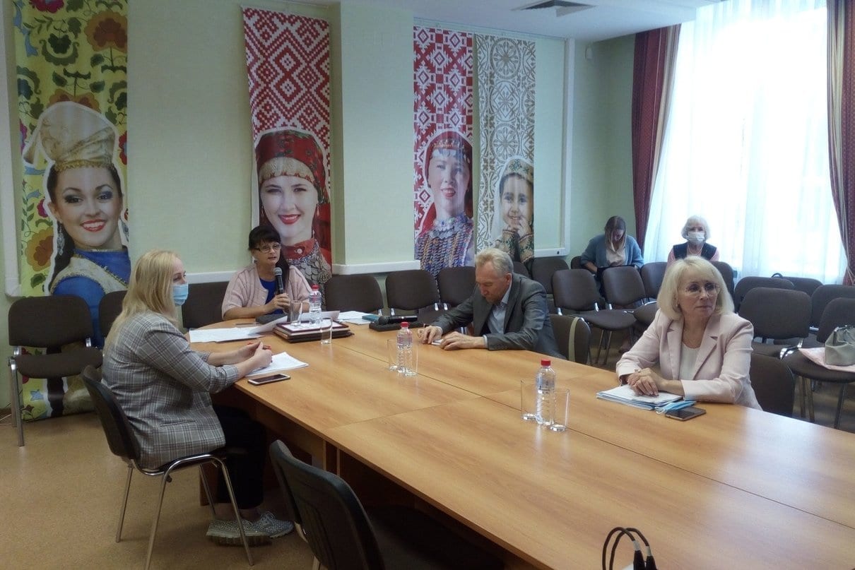 Фото заседания по государственным языкам в доме дружбы народов
