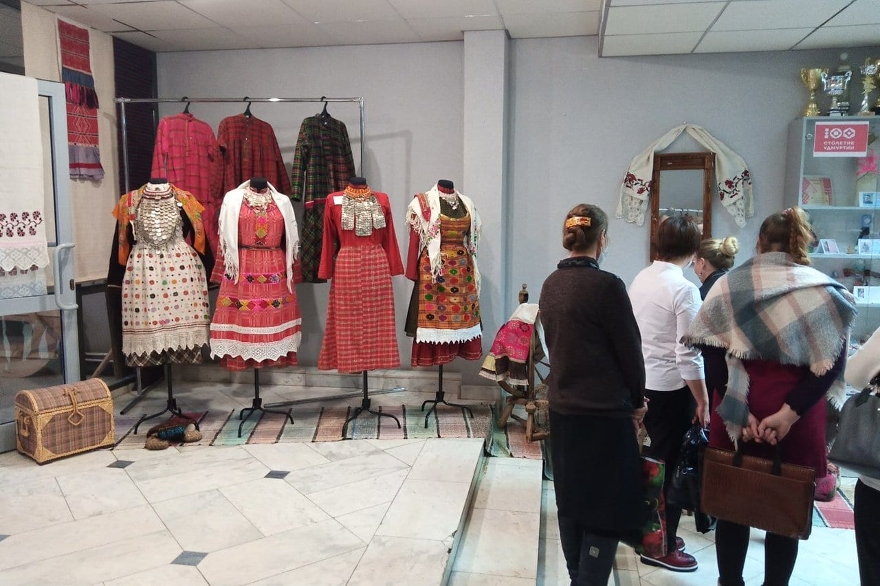 Сто старинных удмуртских платьев увидят посетители выставки в можге 1