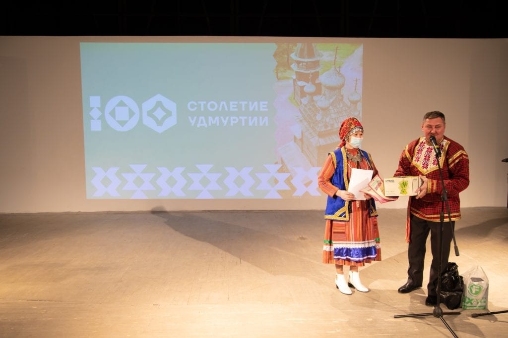 В свердловском государственном дворце народного творчества состоялось торжественное закрытие 100-летия республик удмуртия и марий эл. 3