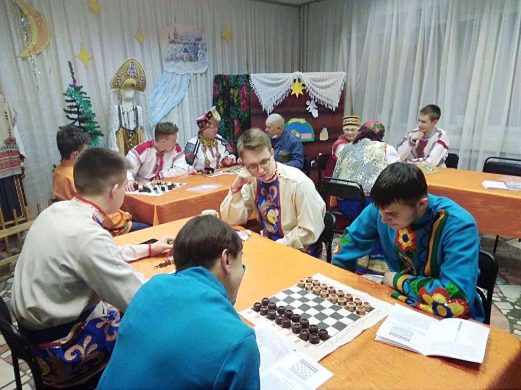 В сарапуле начались занятия по русским шахматам 15