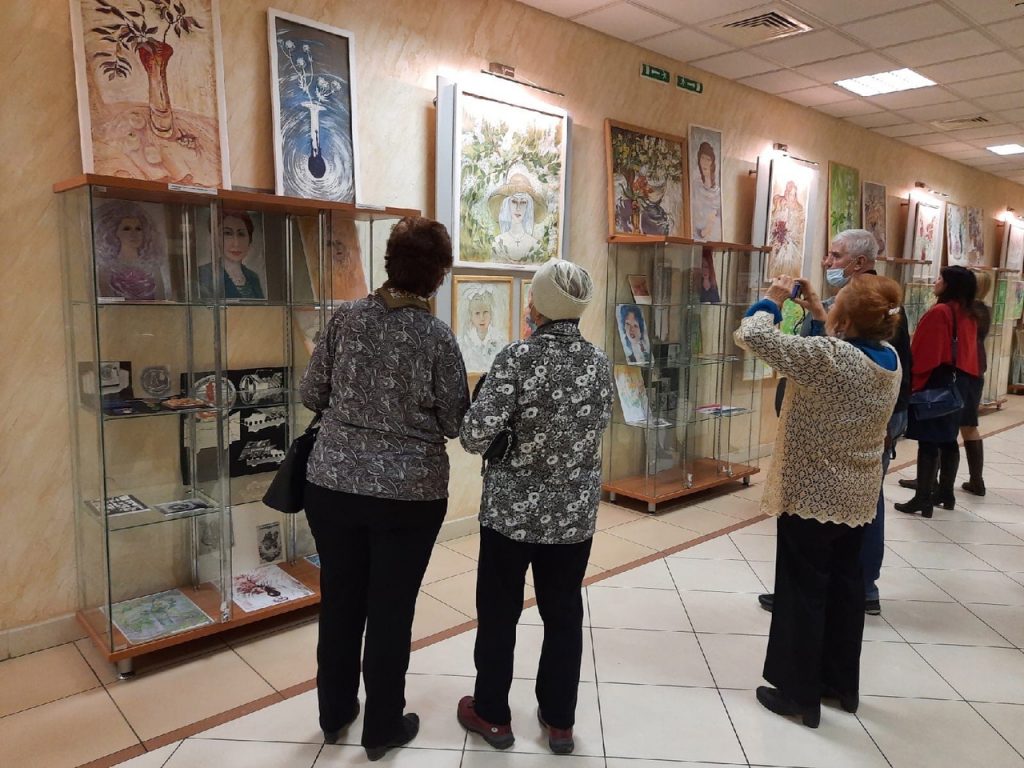 В ддн состоялось открытие выставки и проекта «окна рязановой» 45