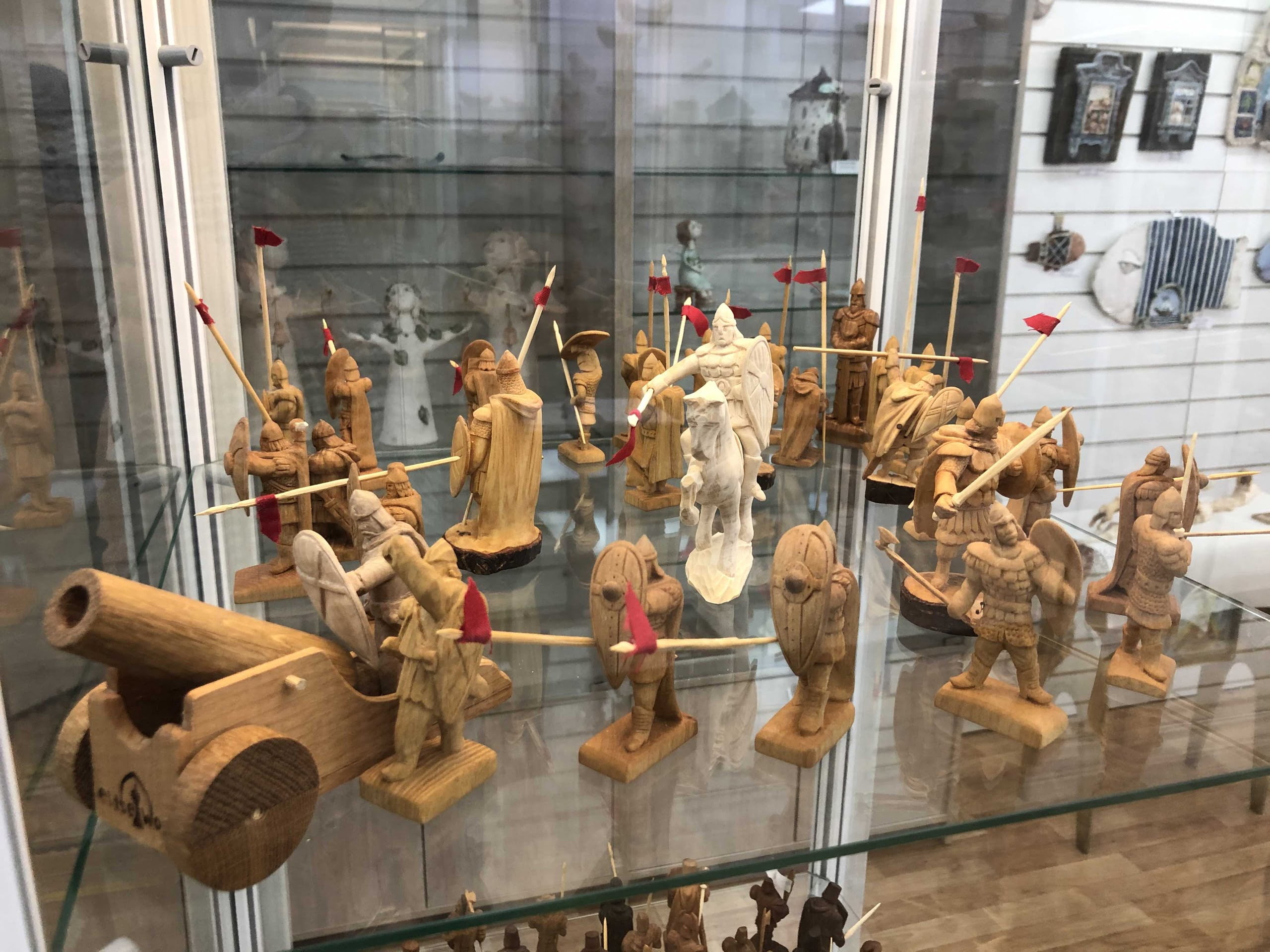 Выставка мастера деревянной скульптуры алексея котлярова «резная история» 2