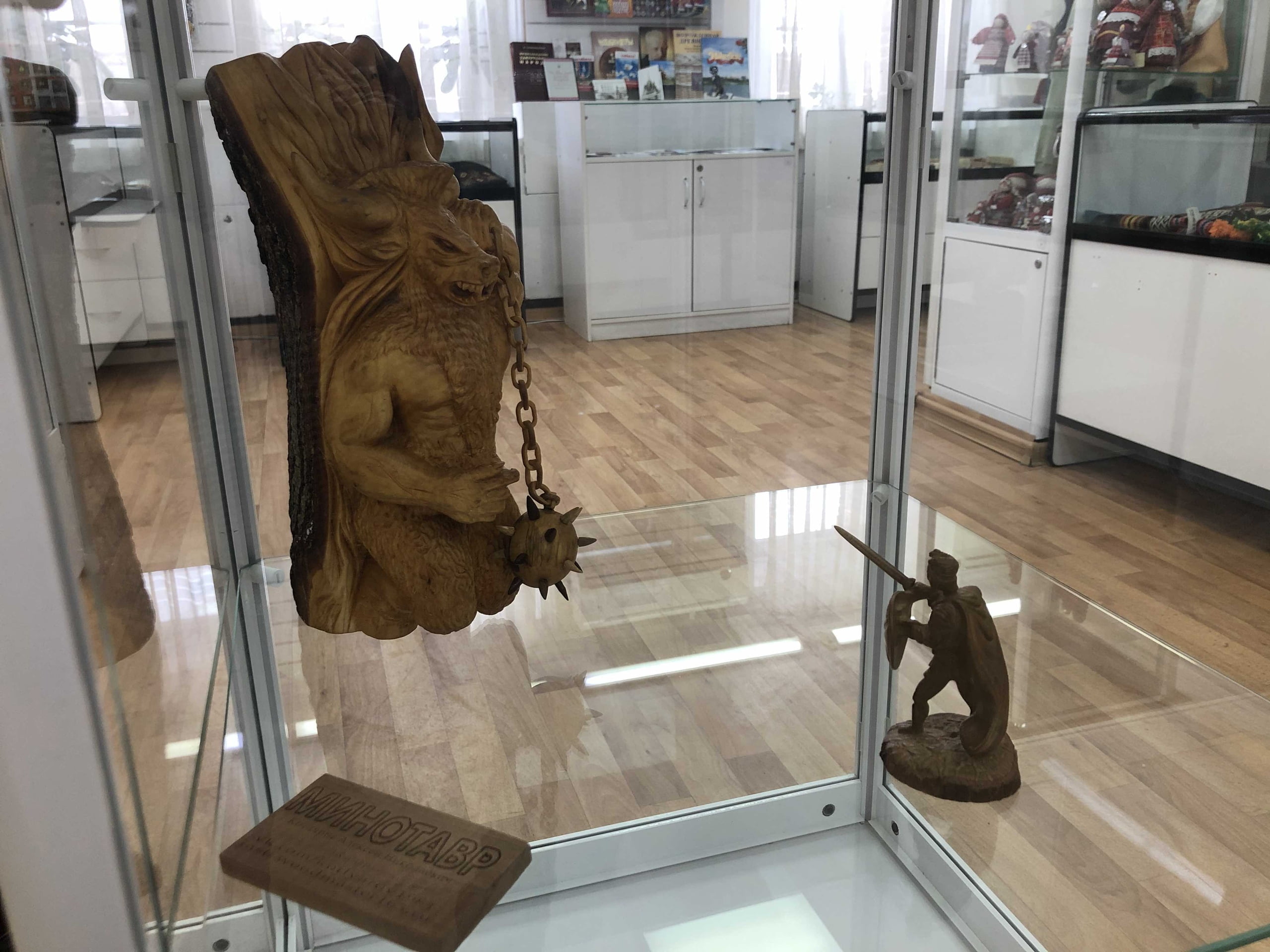 Выставка мастера деревянной скульптуры алексея котлярова «резная история» 6
