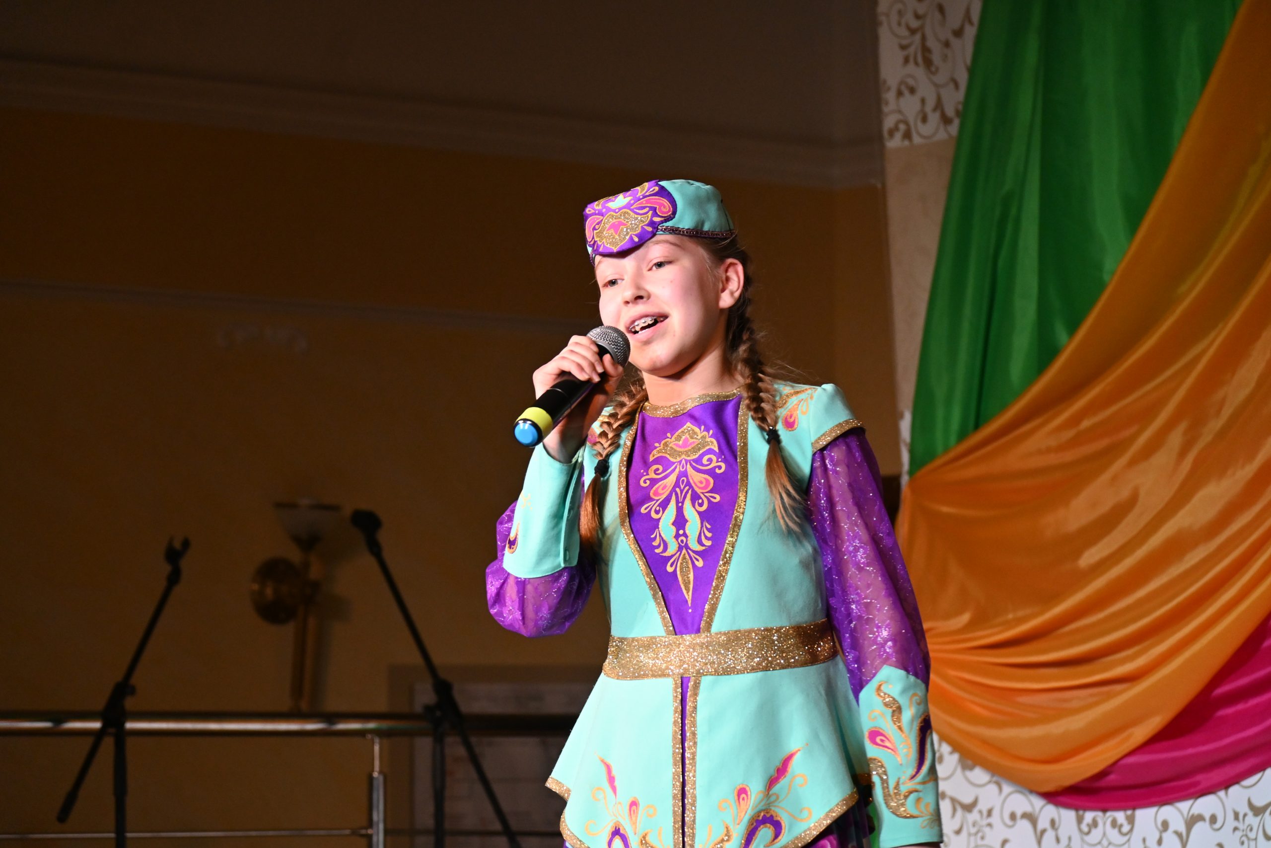 Праздничный межнациональный концерт «голос победы» состоялся в доме дружбы народов 8