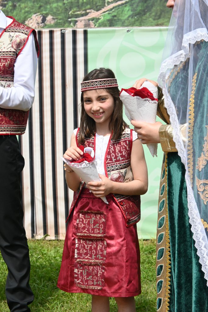 Обливание водой, голуби и розы - символы армянского праздника вардавар 3