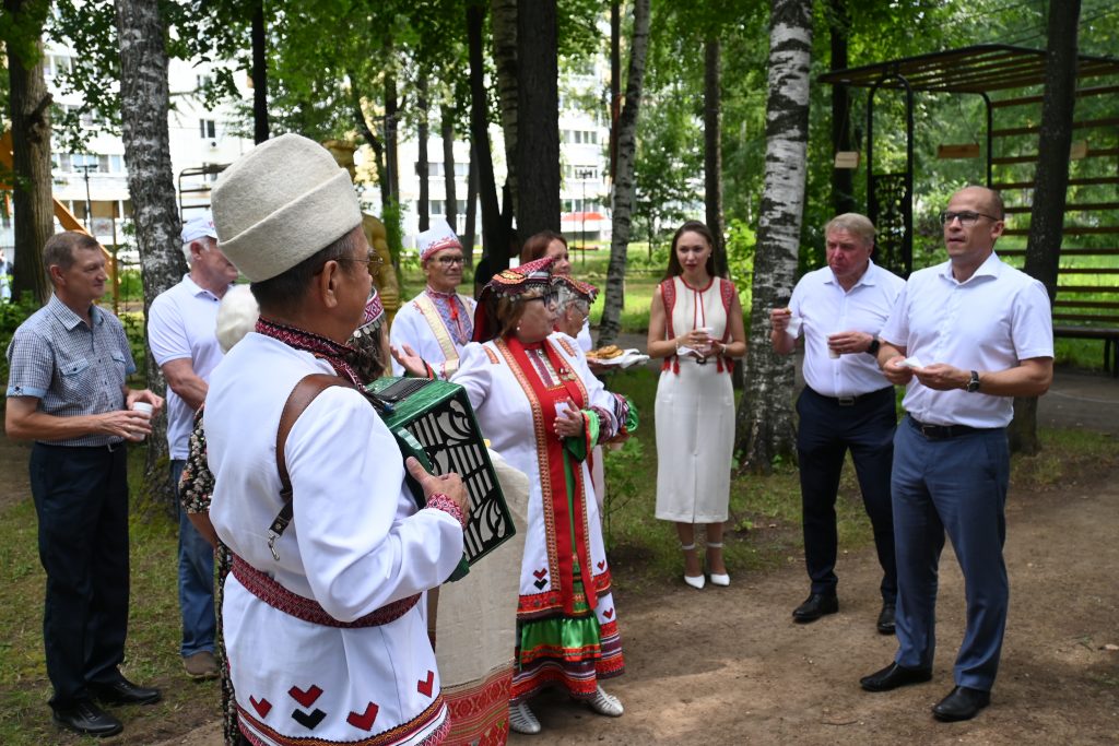 Александр бречалов встретился с руководителями национально-культурных объединений 17