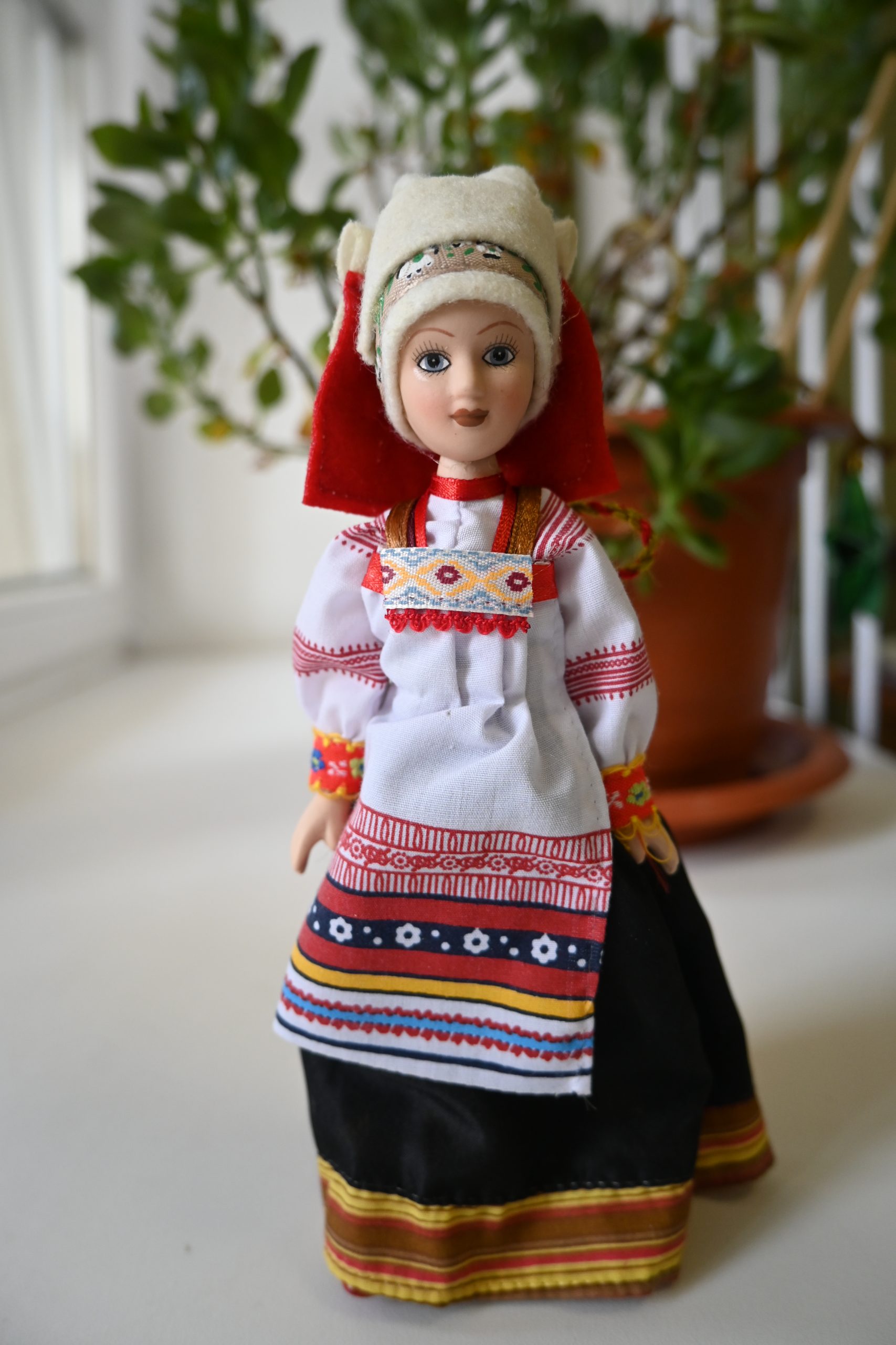 «истории игрушек». Выставка кукол в народных костюмах 20