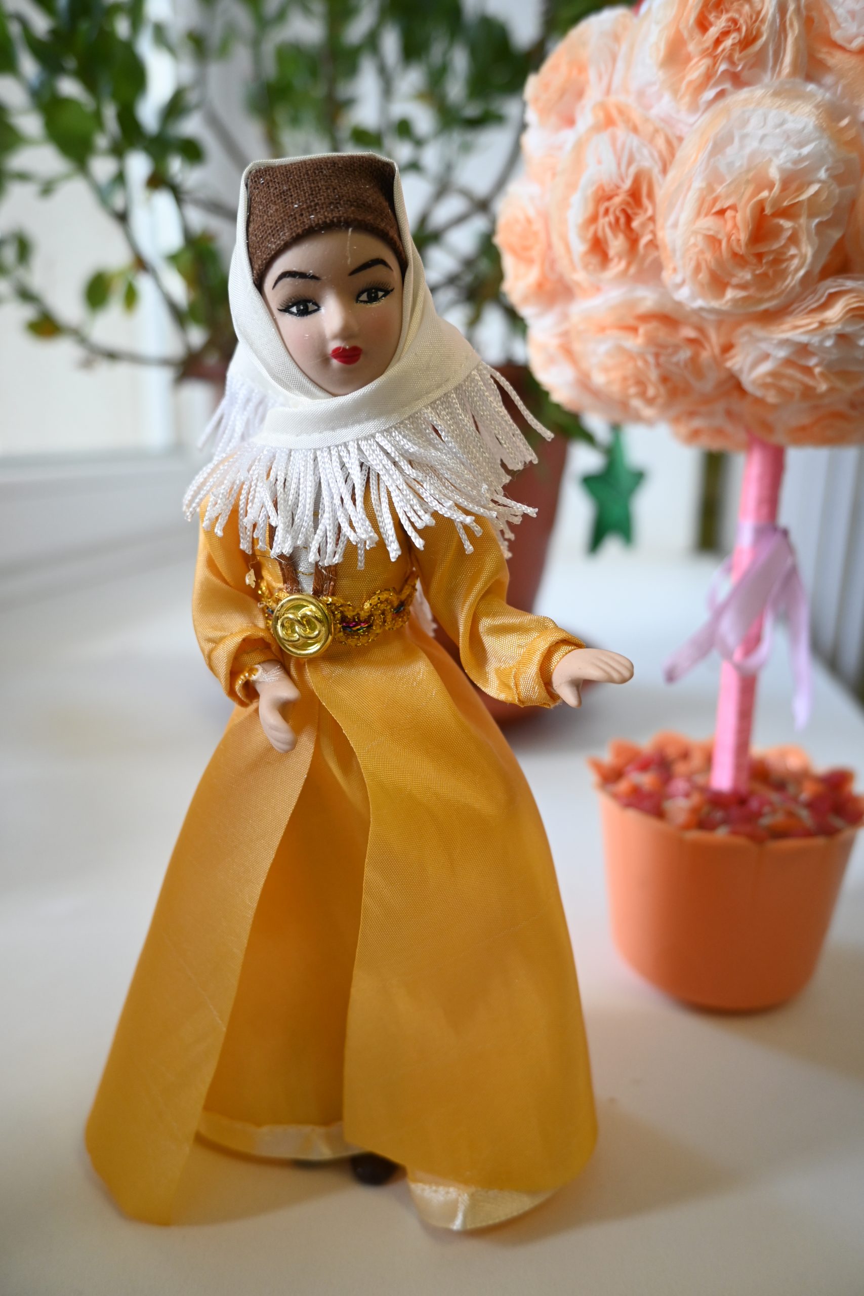 «истории игрушек». Выставка кукол в народных костюмах 90