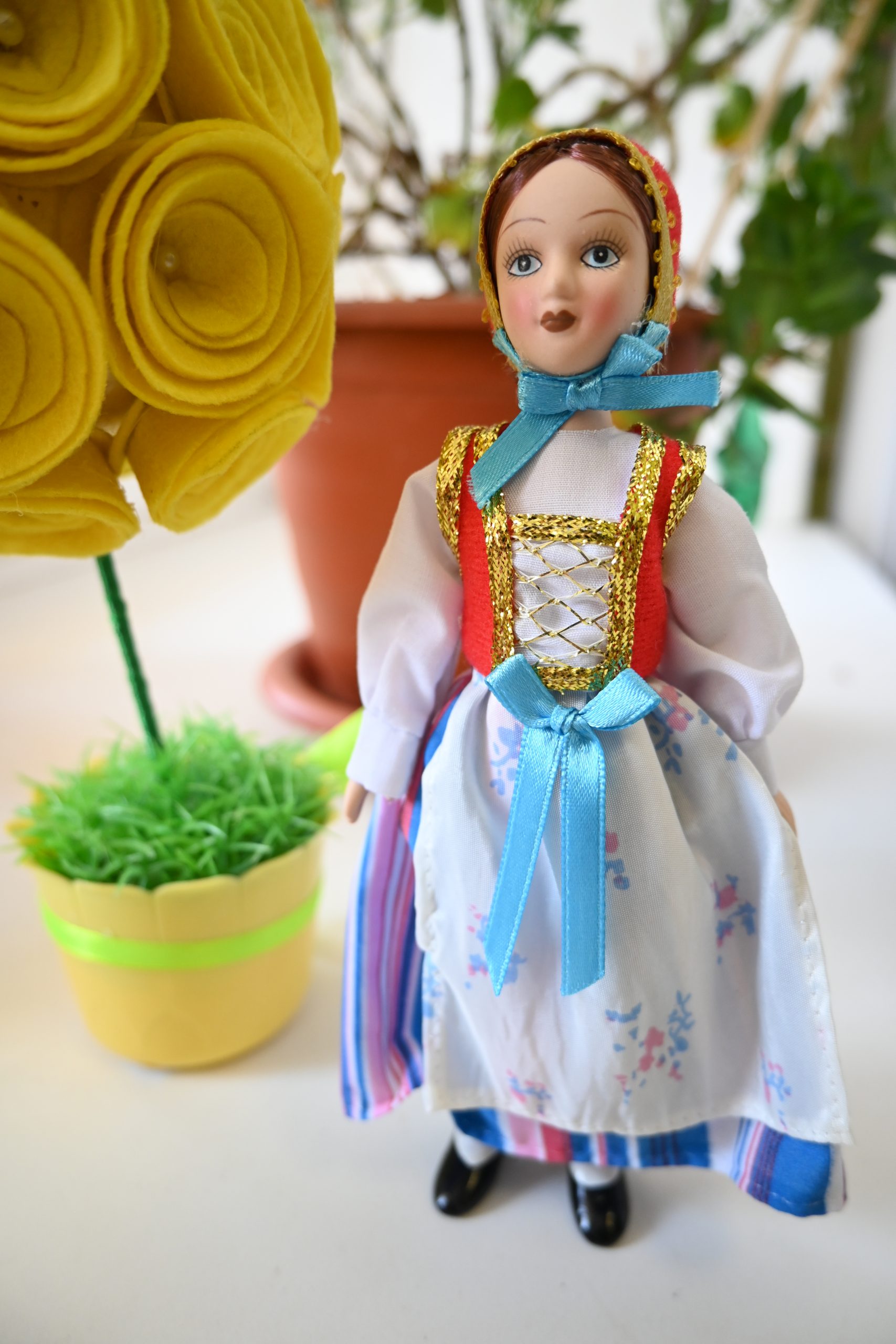«истории игрушек». Выставка кукол в народных костюмах 97