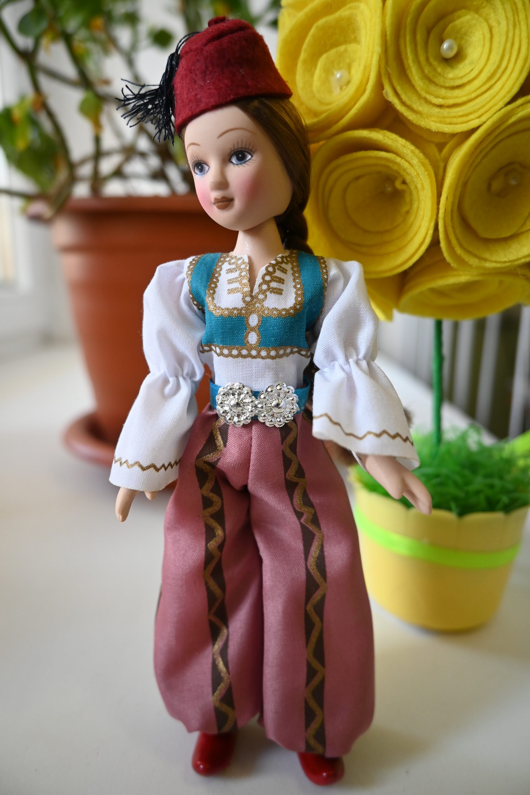 «истории игрушек». Выставка кукол в народных костюмах 98