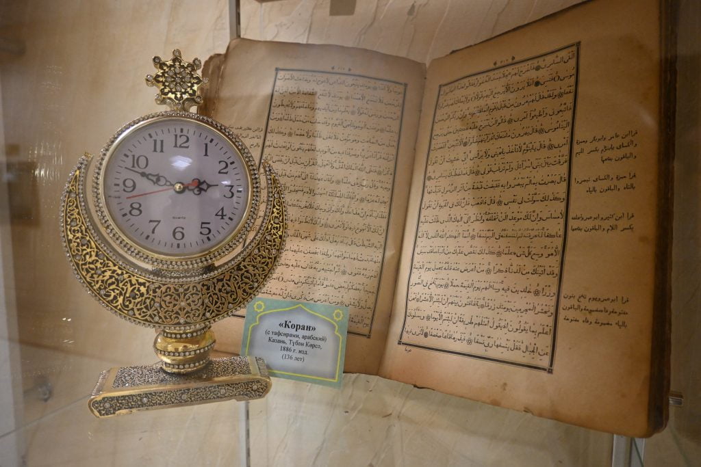 В доме дружбы народов начала работу выставка, посвящённая 1100-летию принятия ислама волжской булгарией 7