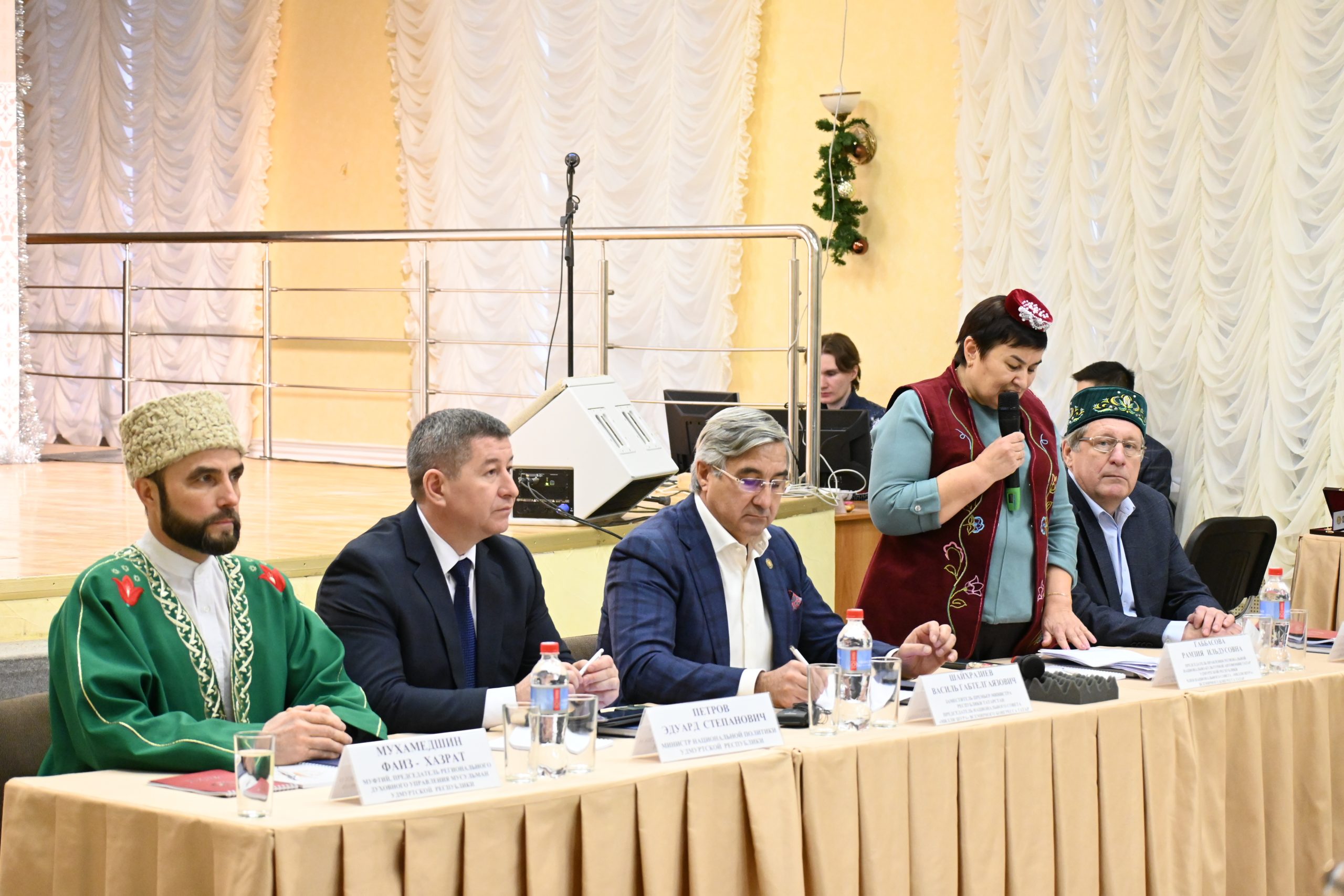 В доме дружбы народов состоялось заседание лидеров <strong>«всемирного конгресса татар»</strong> 1