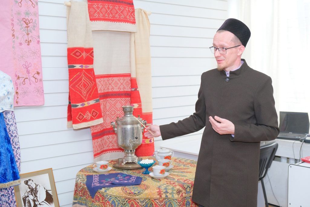 К 700-летию ислама в удмуртии открылась выставка культуры чепецких татар «веков связующая нить» 2