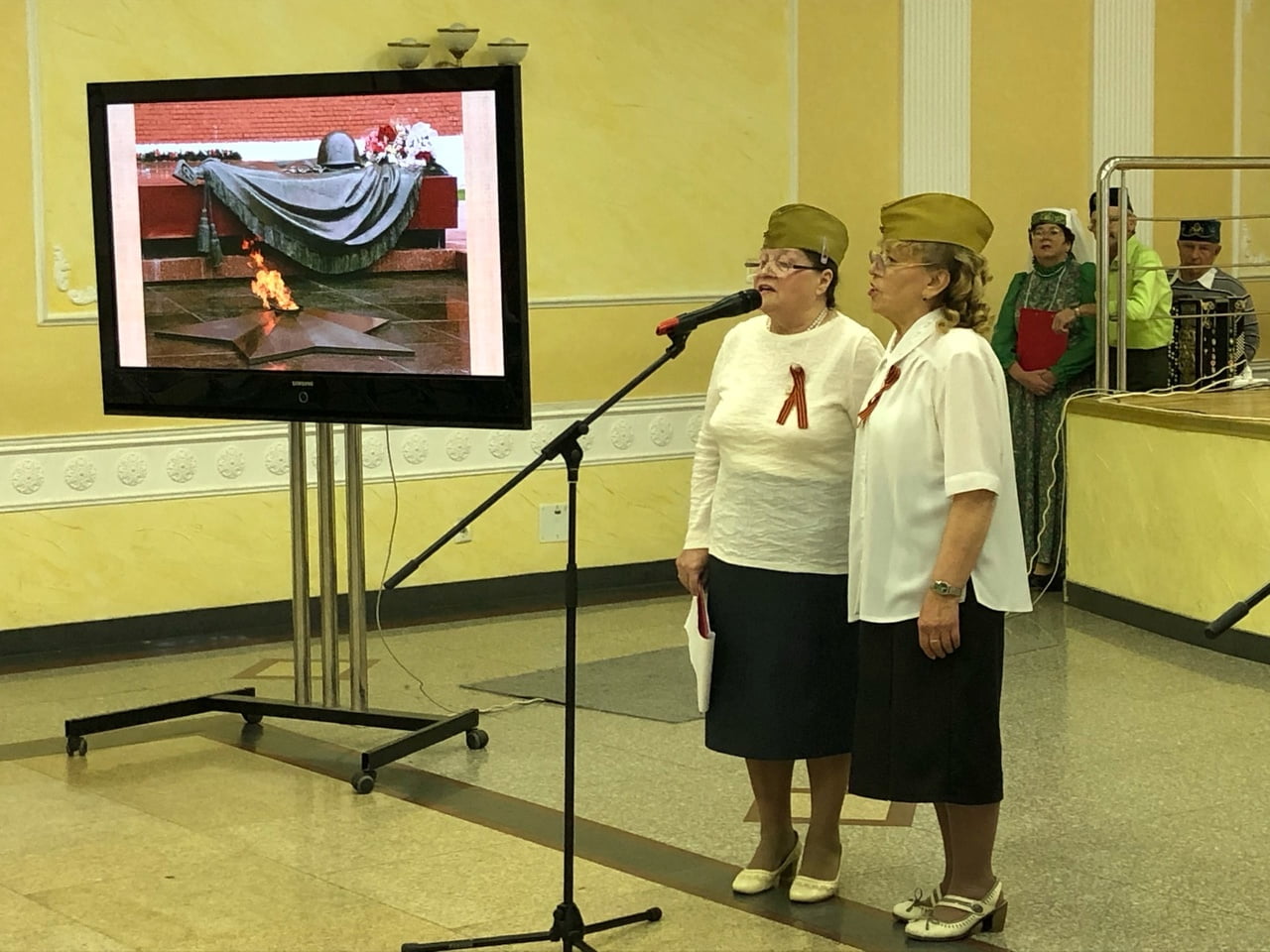 Союз татарских женщин удмуртии провёл творческий вечер ко дню победы 9